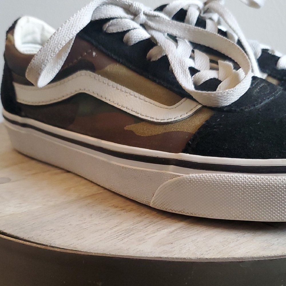 Vans!  Black and Green Sneakers - Picture 4 of 5